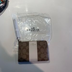 Coach corner zip wristlet in signature canvas